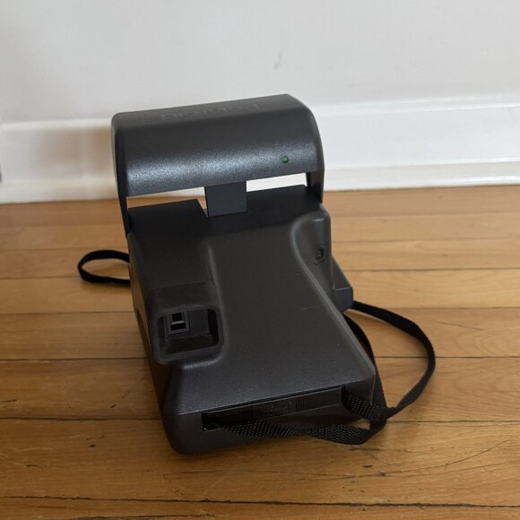 Polaroid 600 Instant Camera - Picture 2 of 5